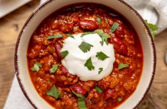 Homemade Chili Recipe (with Ground Beef and Beans)