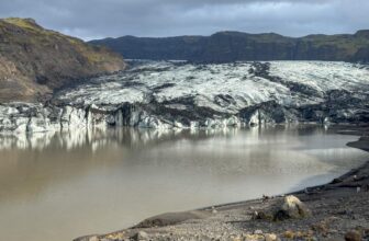 Can you hike glaciers in Iceland by yourself? Read it here!