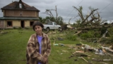 ‘It took 10 seconds to do this’: Manitoba retirees lose home to tornado