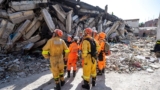 Venezuelans race against clock looking for earthquake survivors