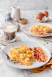 Cottage cheese scrambled eggs and bacon – High-protein breakfast