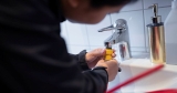 Insändare. Gör det billigare att anställa men dyrare att ta ut vinst