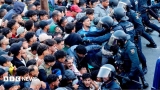Police begin operation to move migrants from Ceuta beaches