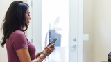 Scam texts peak at noon on Fridays, new Malwarebytes research finds