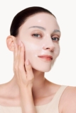 Artistry Skin Nutrition lanseaza doua masti pentru ten cu formule bazate pe vitamina C si acizi grasi Omega. Mizeaza pe un ten mai neted si mai suplu.