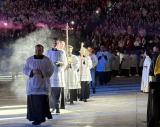 16,000 teens attend Mass together to conclude National Catholic Youth Conference