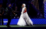 Naomi Osaka revine la US Open cu o noua tinuta spectaculoasa, inspirata de stilul lui Allen Iverson, fosta vedeta NBA care a schimbat modul in care se imbraca jucatorii de baschet.