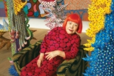 Yayoi Kusama, artista japoneză cunoscută pentru lucrările sale cu buline, a murit la 97 de ani – Revista FPM
